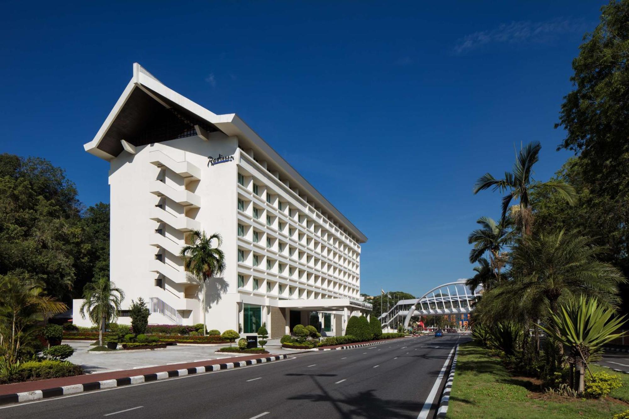 Radisson Hotel Brunei Darussalam Бандар-Сері-Бегаван Екстер'єр фото